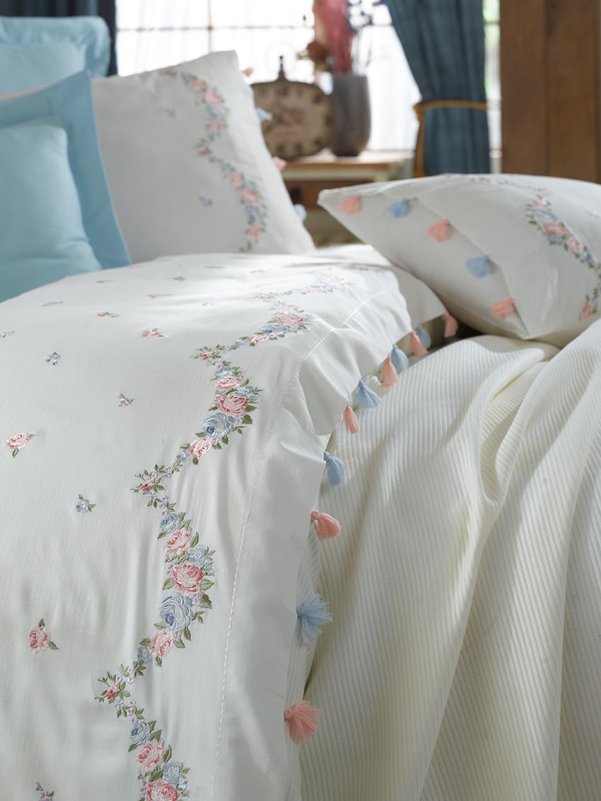 Kas Bed Linen & Blanket (6 pieces)