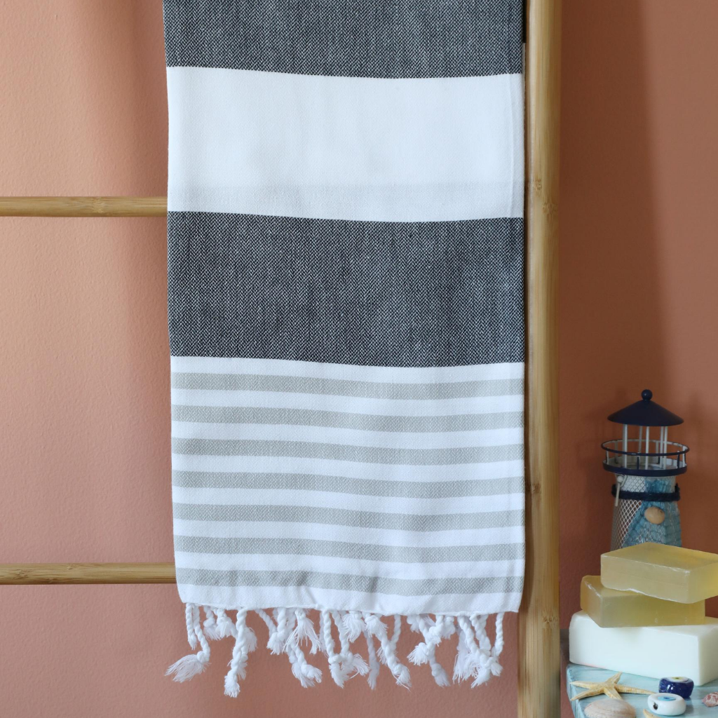 Thin and absorbant sailor towel in grey and white colors